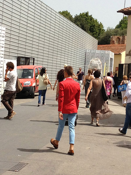 ピッティ2日目の赤いジャケットBS