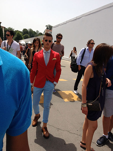 ピッティ2日目の赤いジャケット男